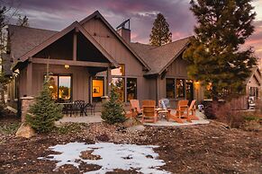 Klamath by Avantstay Gorgeous Mountain Home w/ Fire Pit, Spa & Lake Vi
