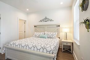 Aquamarine by Avantstay 7BR w/ Pool, Hot Tub, Outdoor Dining, BBQ & Ne