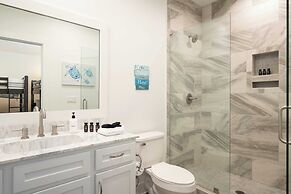 Aquamarine by Avantstay 7BR w/ Pool, Hot Tub, Outdoor Dining, BBQ & Ne