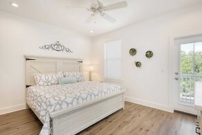 Aquamarine by Avantstay 7BR w/ Pool, Hot Tub, Outdoor Dining, BBQ & Ne