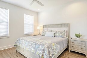 Aquamarine by Avantstay 7BR w/ Pool, Hot Tub, Outdoor Dining, BBQ & Ne