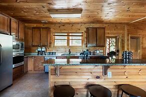 Hickory Ridge by Avantstay Incredible Private Elevated Cabin Sleeps 20