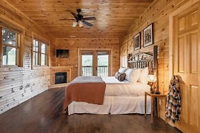 Hickory Ridge by Avantstay Incredible Private Elevated Cabin Sleeps 20