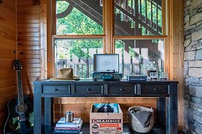 Hickory Ridge by Avantstay Incredible Private Elevated Cabin Sleeps 20