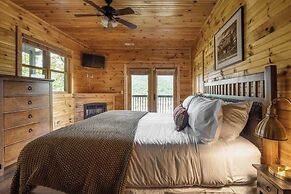 Hickory Ridge by Avantstay Incredible Private Elevated Cabin Sleeps 20