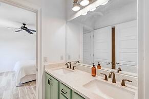 Vitamin Sea by Avantstayminutes From the Beach!