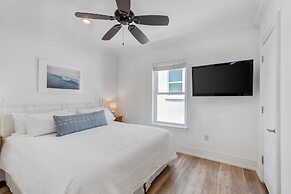 Vitamin Sea by Avantstayminutes From the Beach!