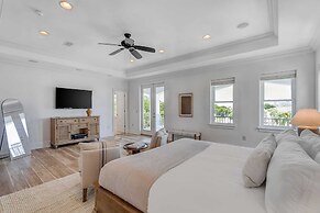 Vitamin Sea by Avantstayminutes From the Beach!