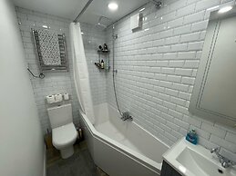 Beautiful Private Detached 1-bed Bungalow