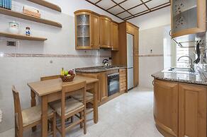 Charming Roma Apartment With 3 Bedrooms