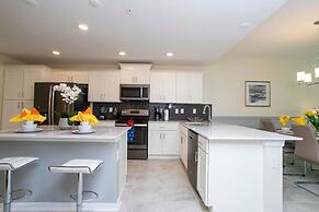 Luxurious 2 Bd Close to Disney @ Storey Lake 204 3131