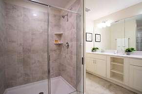 Luxurious 2 Bd Close to Disney @ Storey Lake 204 3131