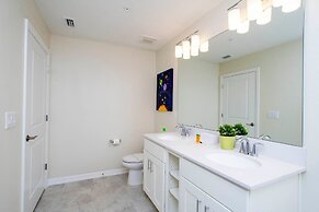 Luxurious 2 Bd Close to Disney @ Storey Lake 204 3131