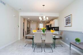 Luxurious 2 Bd Close to Disney @ Storey Lake 204 3131