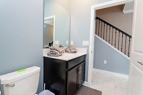 Gorgeous 4Bd Close to Disney w/ Pool @ Storey Lake 4243