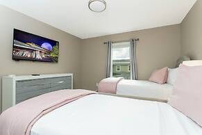 Gorgeous 4Bd Close to Disney w/ Pool @ Storey Lake 4243