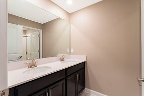 Gorgeous 4Bd Close to Disney w/ Pool @ Storey Lake 4243