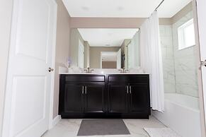 Gorgeous 4Bd Close to Disney w/ Pool @ Storey Lake 4243