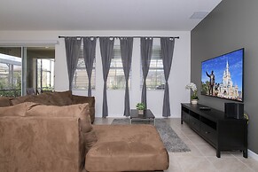 Gorgeous 5Bd w/ Pool & Jacuzzi @ Solterra Resort 6071