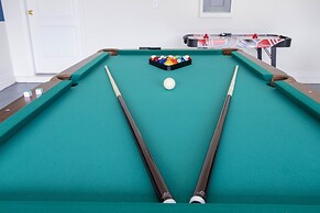 Gorgeous 5Bd w/ Pool & Jacuzzi @ Solterra Resort 6071