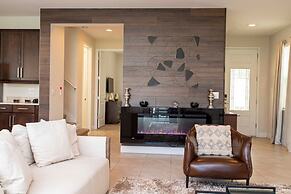 Luxurious 5Bd Single Family w Pool&Jacuzzi @Encore Resort 7432