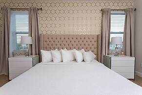 Luxurious 5Bd Single Family w Pool&Jacuzzi @Encore Resort 7432