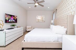 Luxurious 5Bd Single Family w Pool&Jacuzzi @Encore Resort 7432