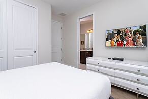 Luxurious 5Bd Single Family w Pool&Jacuzzi @Encore Resort 7432