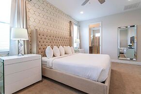 Luxurious 5Bd Single Family w Pool&Jacuzzi @Encore Resort 7432