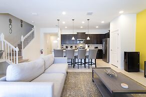 Splendid 5 Bd w/ Screened Pateo & Pool @ Windsor Westside 8921