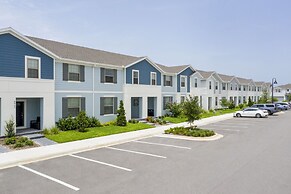 Splendid 5 Bd w/ Screened Pateo & Pool @ Windsor Westside 8921