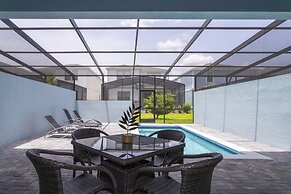 Splendid 5 Bd w/ Screened Pateo & Pool @ Windsor Westside 8921