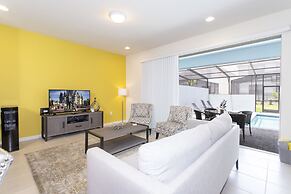 Splendid 5 Bd w/ Screened Pateo & Pool @ Windsor Westside 8921