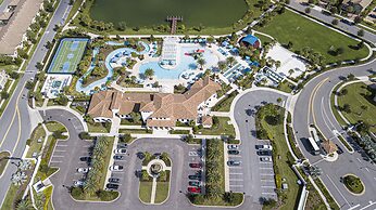 Splendid 5 Bd w/ Screened Pateo & Pool @ Windsor Westside 8921