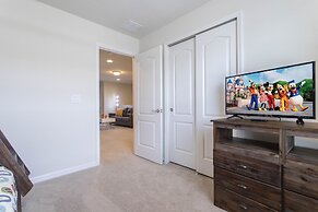 Splendid 5 Bd w/ Screened Pateo & Pool @ Windsor Westside 8921