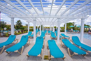 Splendid 5 Bd w/ Screened Pateo & Pool @ Windsor Westside 8921