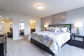 Splendid 5 Bd w/ Screened Pateo & Pool @ Windsor Westside 8921