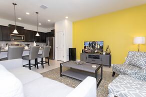 Splendid 5 Bd w/ Screened Pateo & Pool @ Windsor Westside 8921