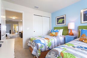 Splendid 5 Bd w/ Screened Pateo & Pool @ Windsor Westside 8921