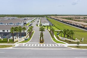 Splendid 5 Bd w/ Screened Pateo & Pool @ Windsor Westside 8921