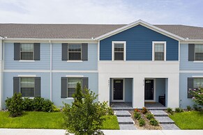 Splendid 5 Bd w/ Screened Pateo & Pool @ Windsor Westside 8921