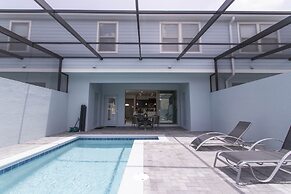 Splendid 5 Bd w/ Screened Pateo & Pool @ Windsor Westside 8921