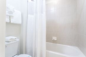 Splendid 5 Bd w/ Screened Pateo & Pool @ Windsor Westside 8921