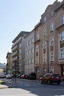 Cracow Solna Studio by Renters