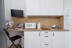 Cracow Solna Studio by Renters
