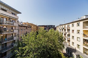 Cracow Solna Studio by Renters