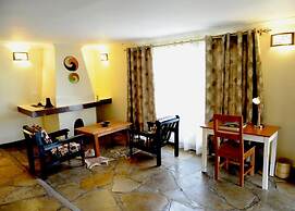 Da Vinci Gorilla Lodge