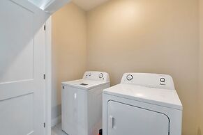 New 16 Ppl Townhouses in Winsdor