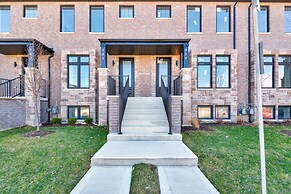 New 16 Ppl Townhouses in Winsdor