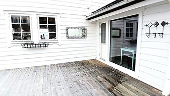 Guesthouse With Loft at Lake Skagern, Spa & Yoga